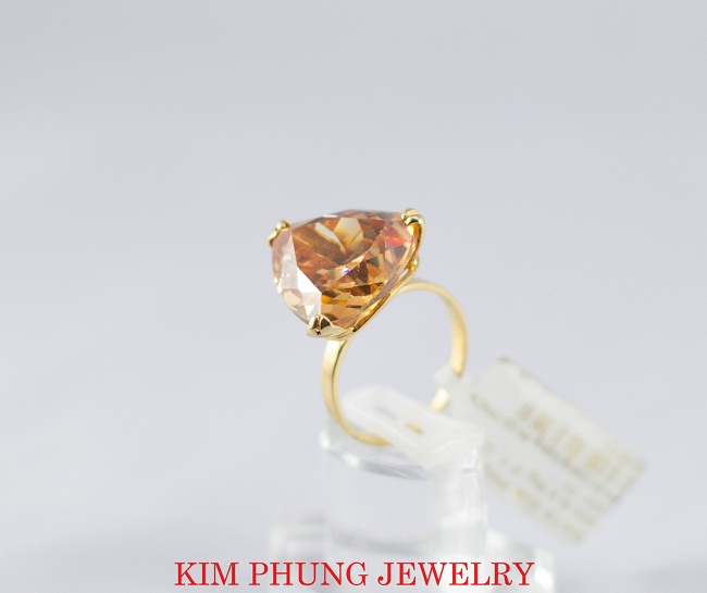 Nhẫn hột trà tam giác 18k 