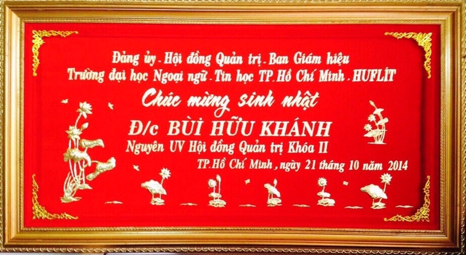 Khánh vàng chúc mừng sinh nhật